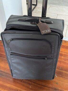TUMI Grey/Slate Carry-On Spinner Suitcase with Front Organizer